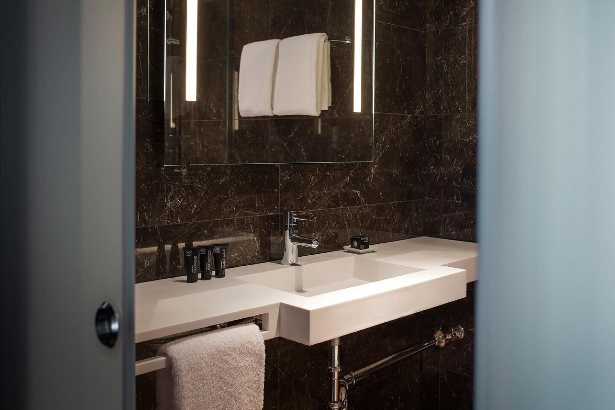 เอซี โฮเต็ล ซานติอาโก โกสตาเนรา เซ็นเตอร์ Hotel ภายนอก รูปภาพ